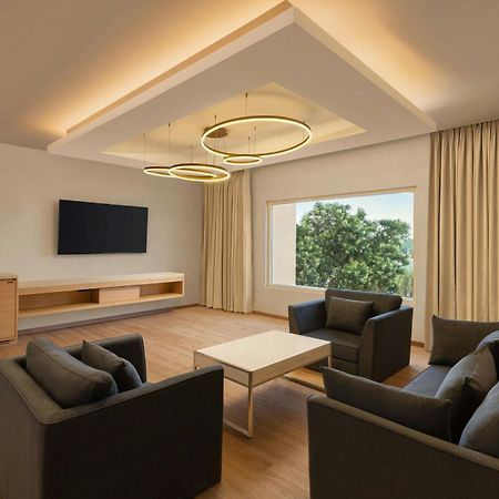 Courtyard By Marriott Tiruchirappalli Bagian luar foto