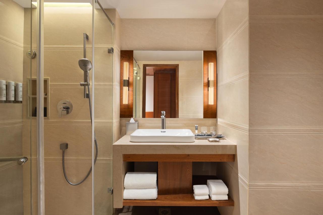 Courtyard By Marriott Tiruchirappalli Bagian luar foto