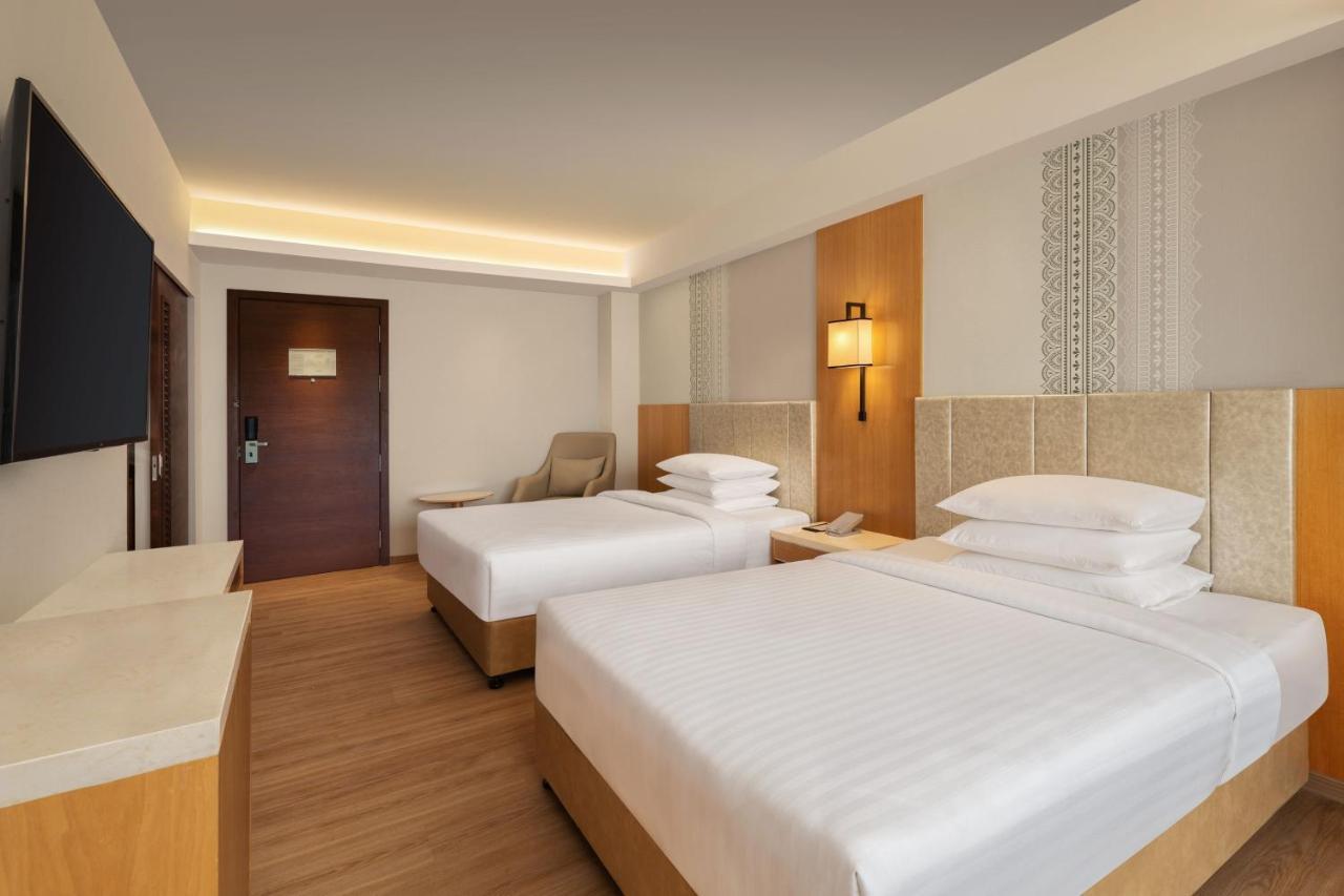 Courtyard By Marriott Tiruchirappalli Bagian luar foto