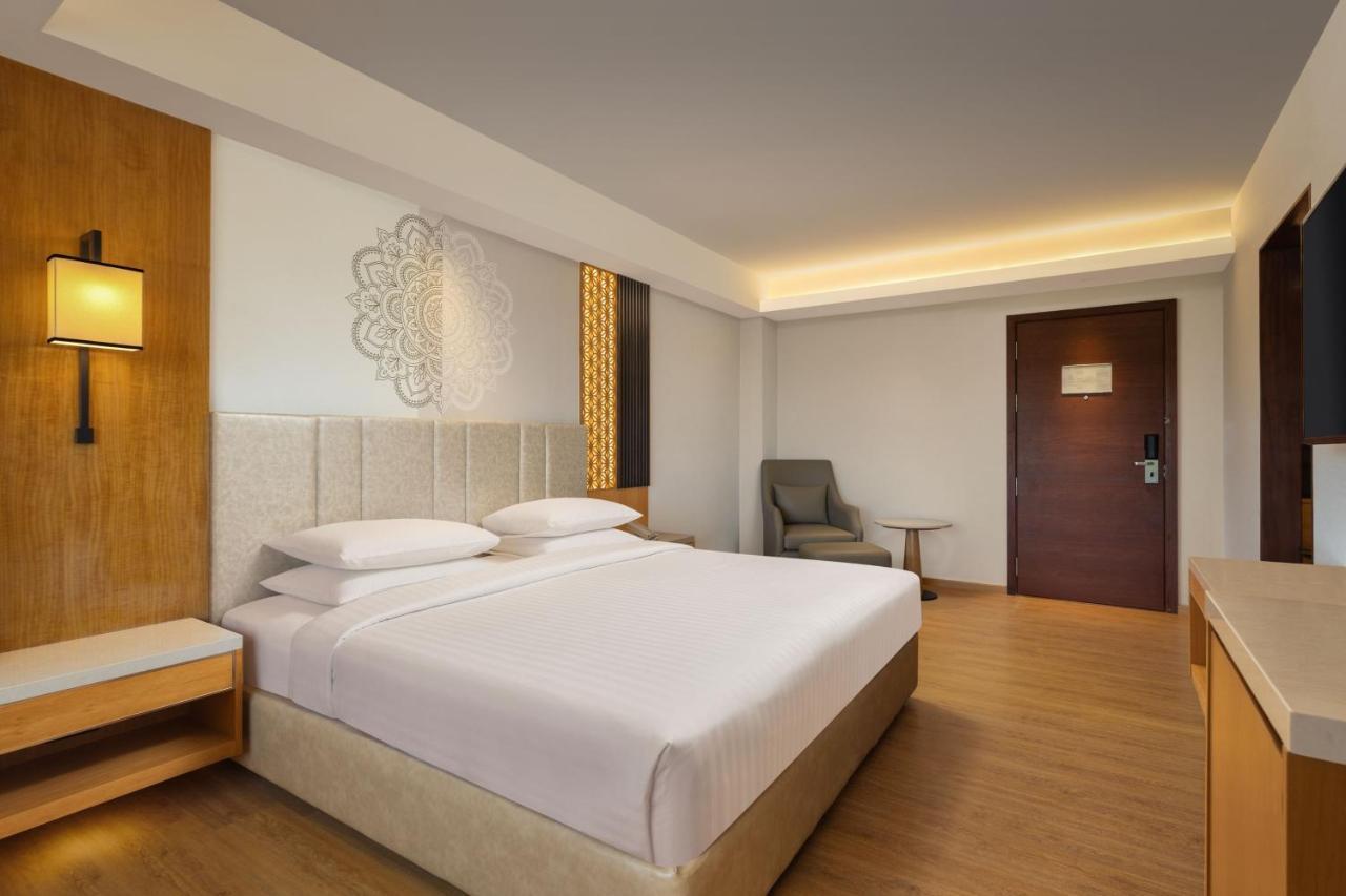 Courtyard By Marriott Tiruchirappalli Bagian luar foto