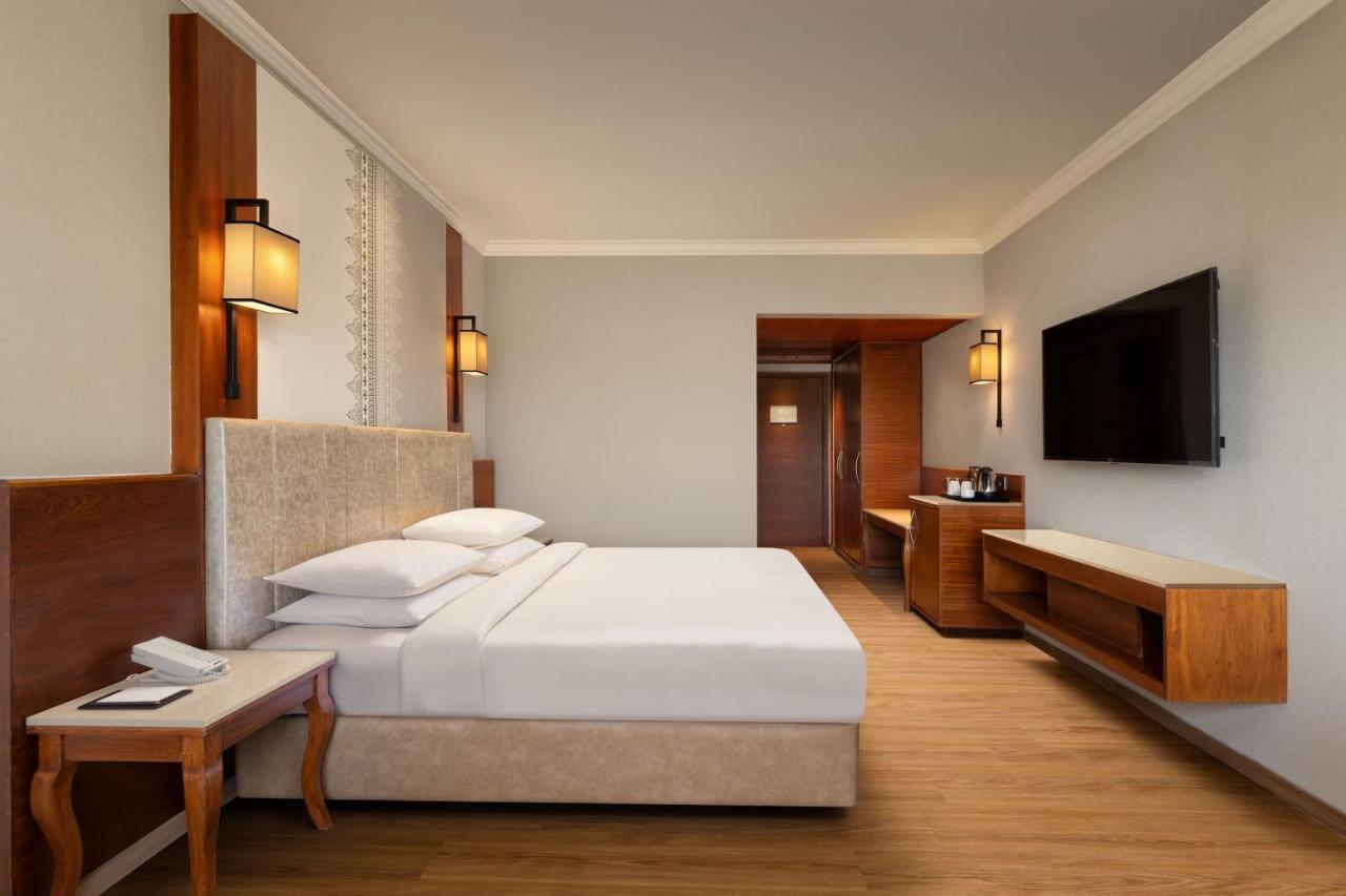 Courtyard By Marriott Tiruchirappalli Bagian luar foto
