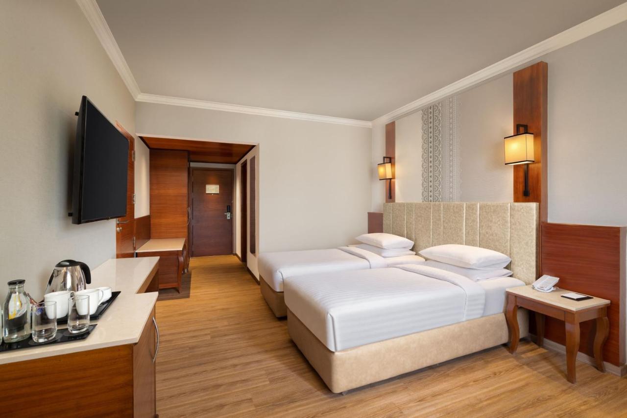 Courtyard By Marriott Tiruchirappalli Bagian luar foto