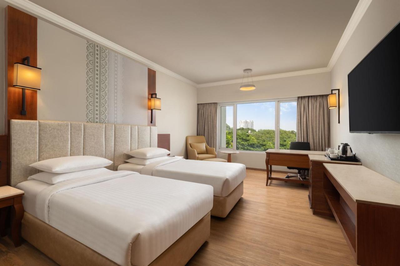 Courtyard By Marriott Tiruchirappalli Bagian luar foto