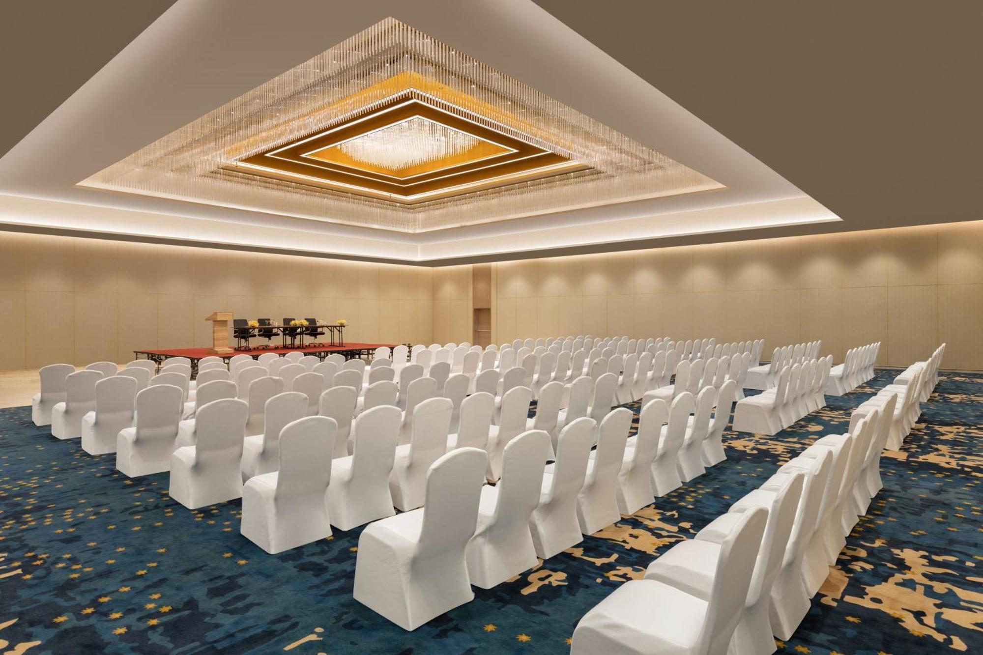 Courtyard By Marriott Tiruchirappalli Bagian luar foto