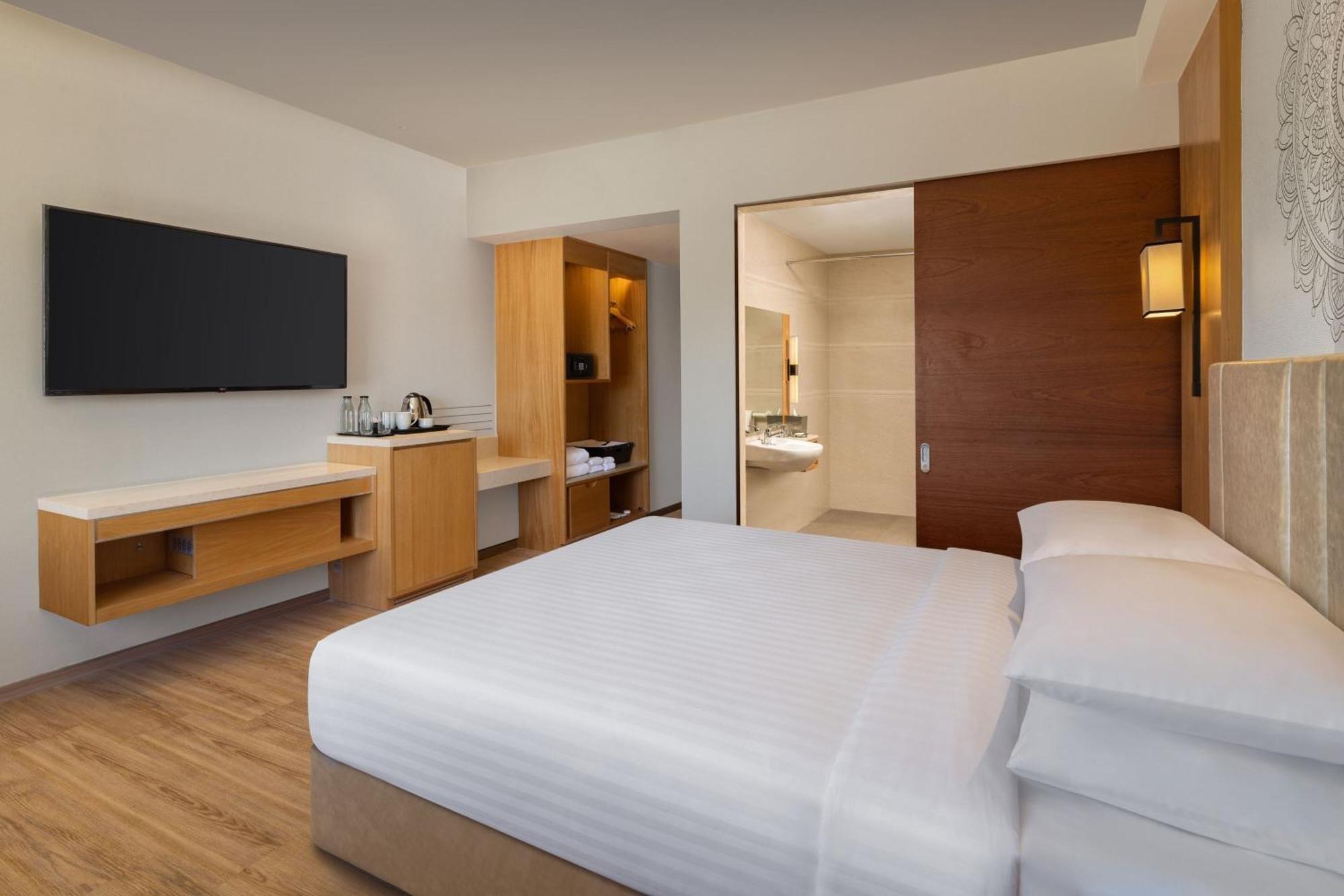 Courtyard By Marriott Tiruchirappalli Bagian luar foto