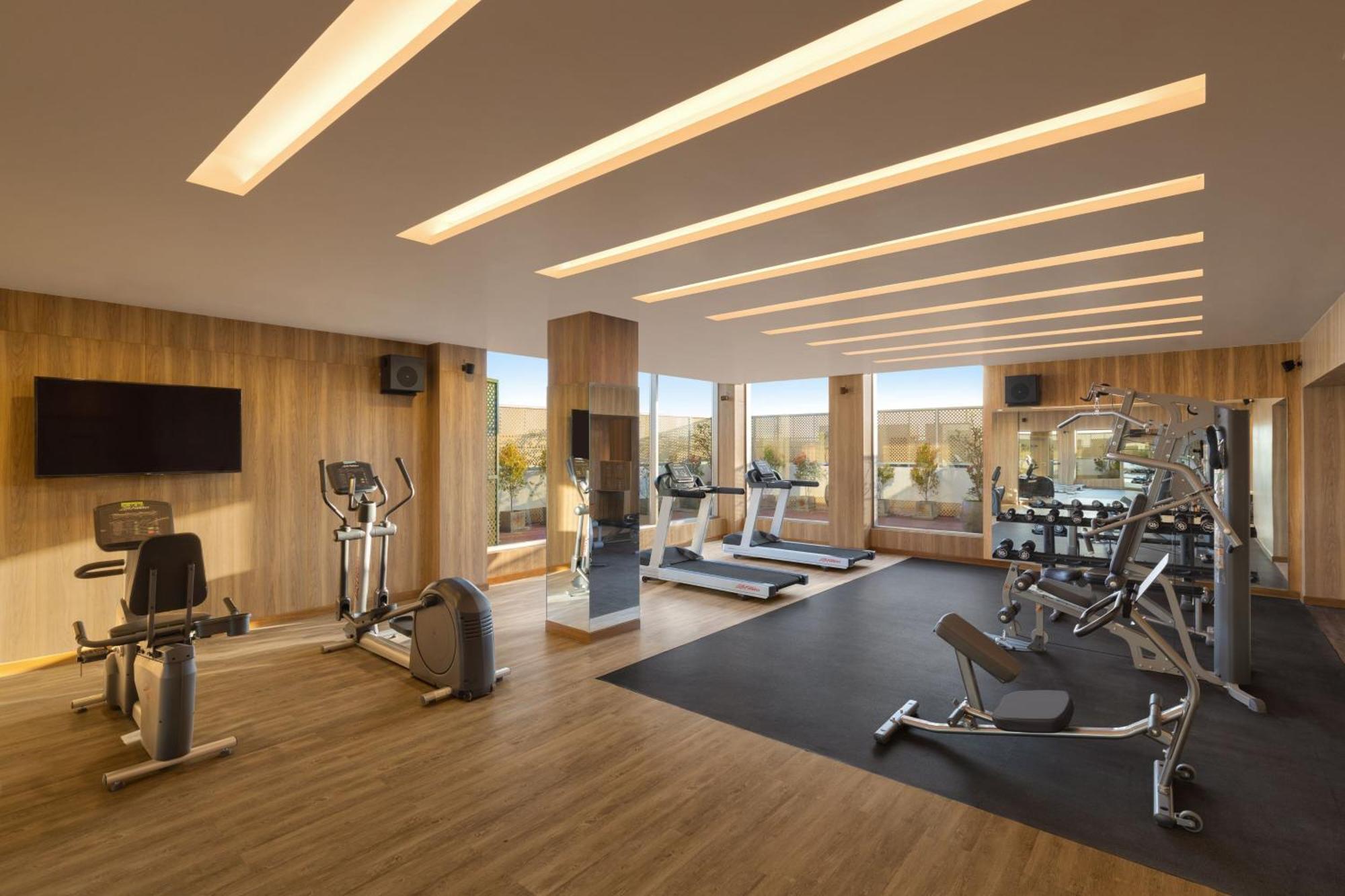 Courtyard By Marriott Tiruchirappalli Bagian luar foto