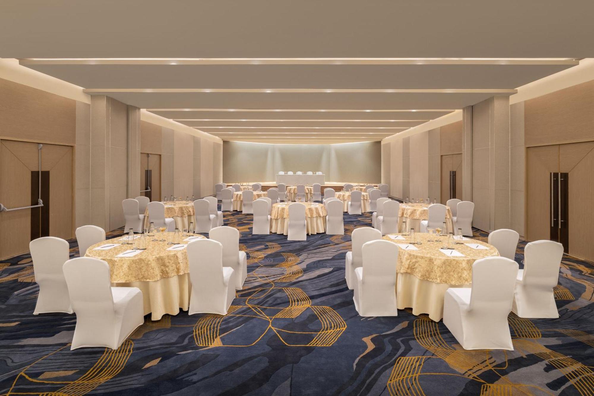 Courtyard By Marriott Tiruchirappalli Bagian luar foto