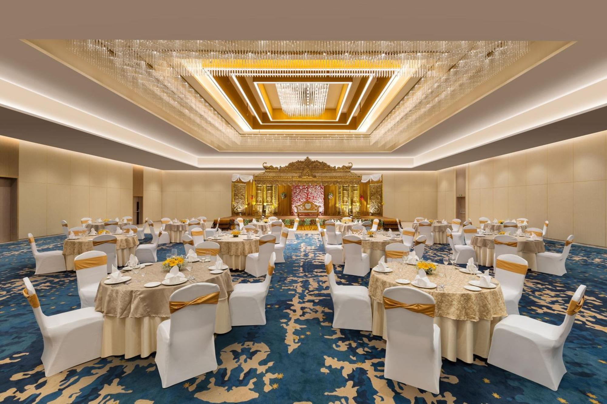 Courtyard By Marriott Tiruchirappalli Bagian luar foto