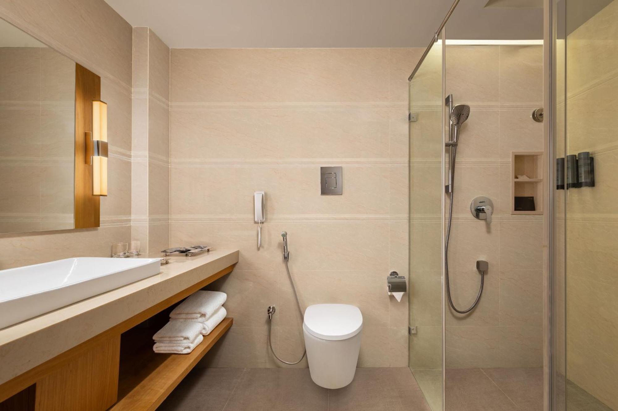 Courtyard By Marriott Tiruchirappalli Bagian luar foto