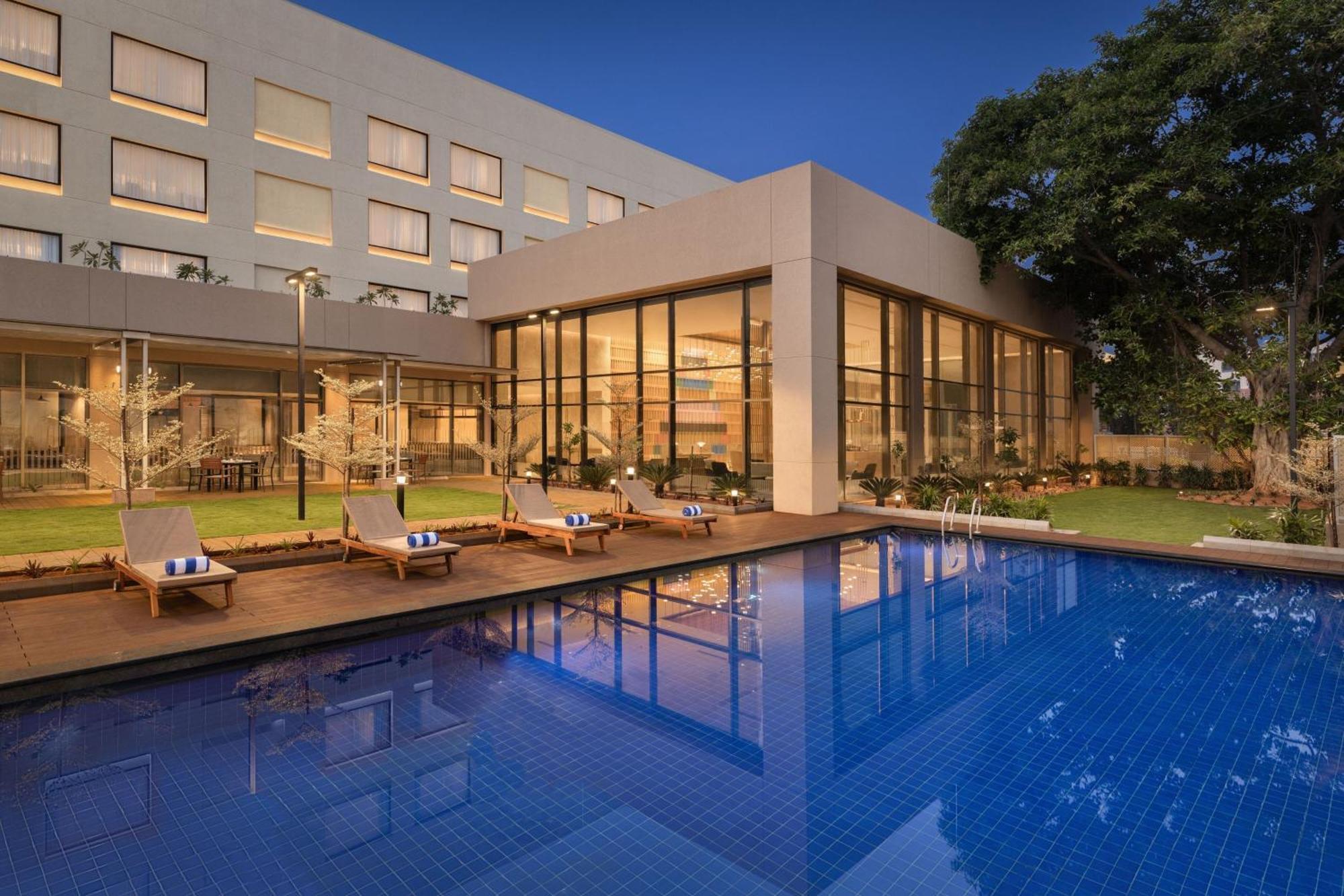 Courtyard By Marriott Tiruchirappalli Bagian luar foto