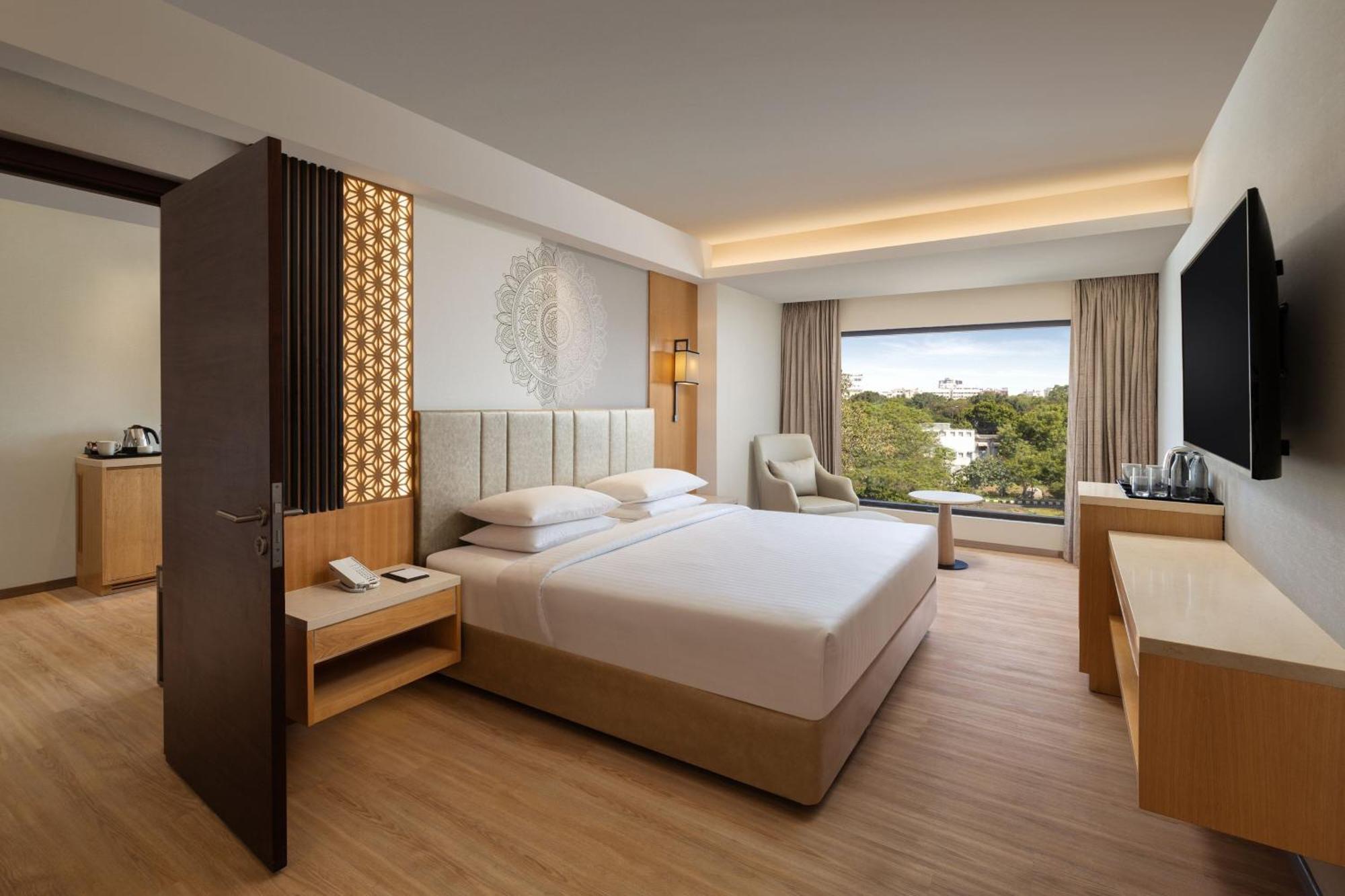 Courtyard By Marriott Tiruchirappalli Bagian luar foto