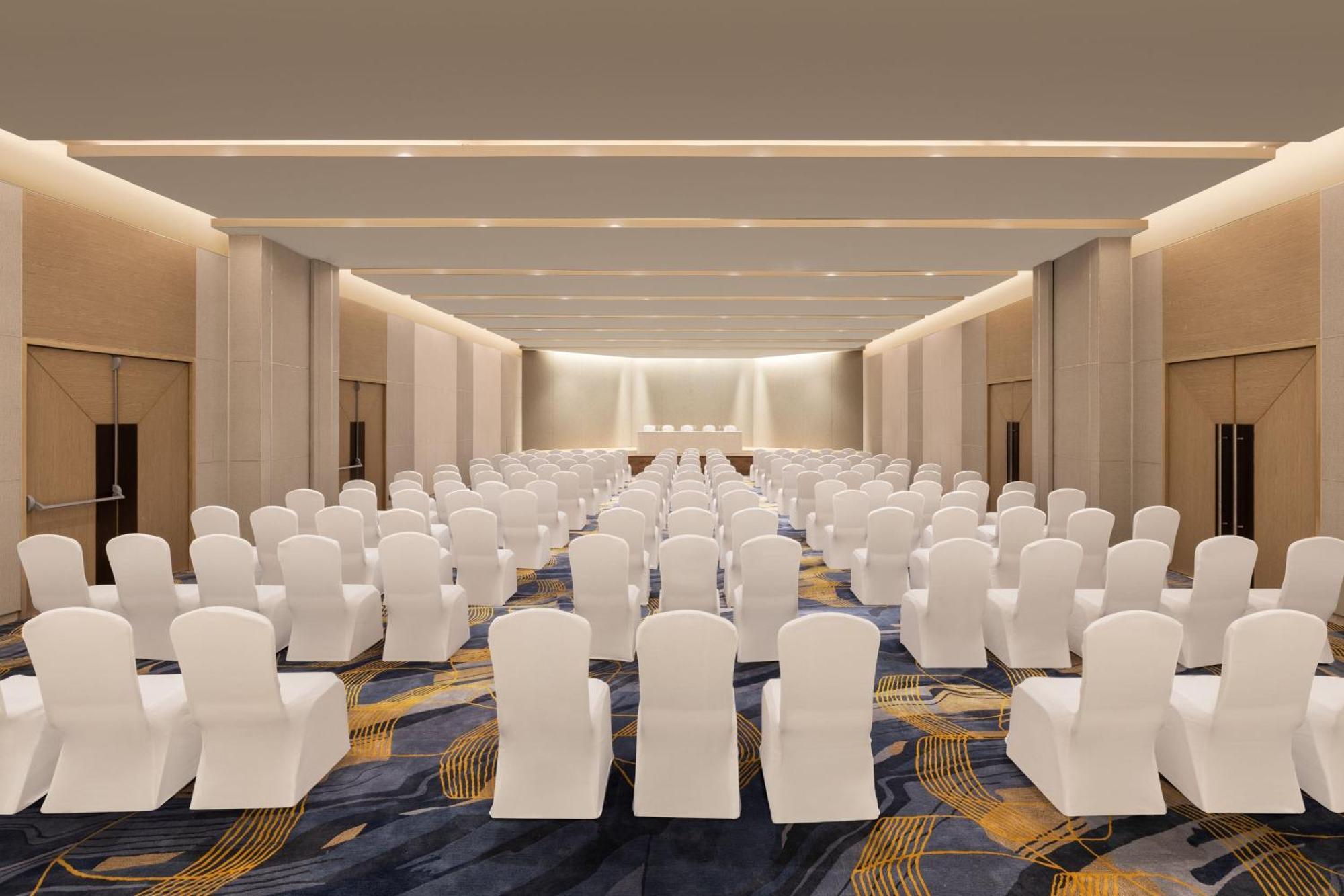 Courtyard By Marriott Tiruchirappalli Bagian luar foto