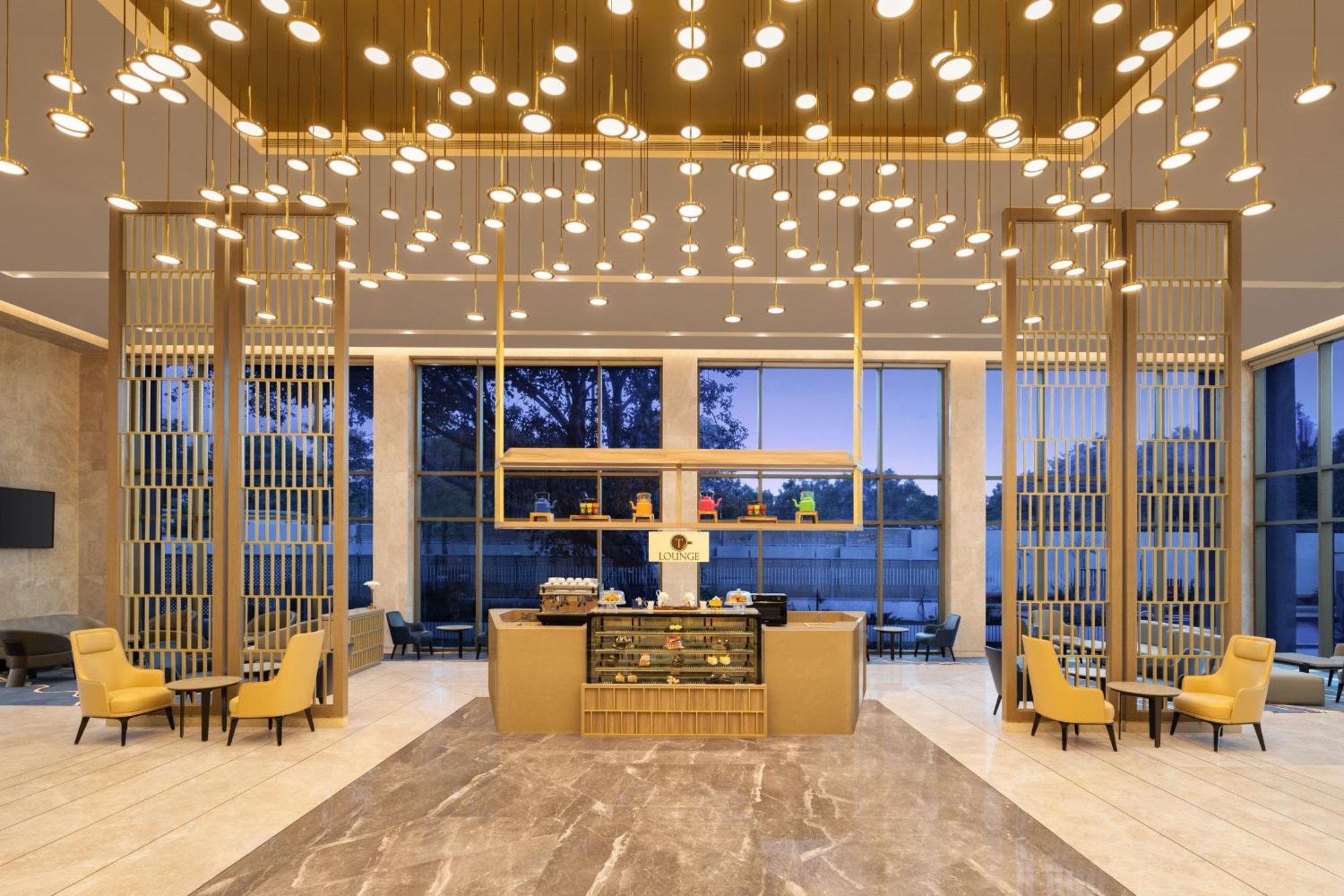 Courtyard By Marriott Tiruchirappalli Bagian luar foto
