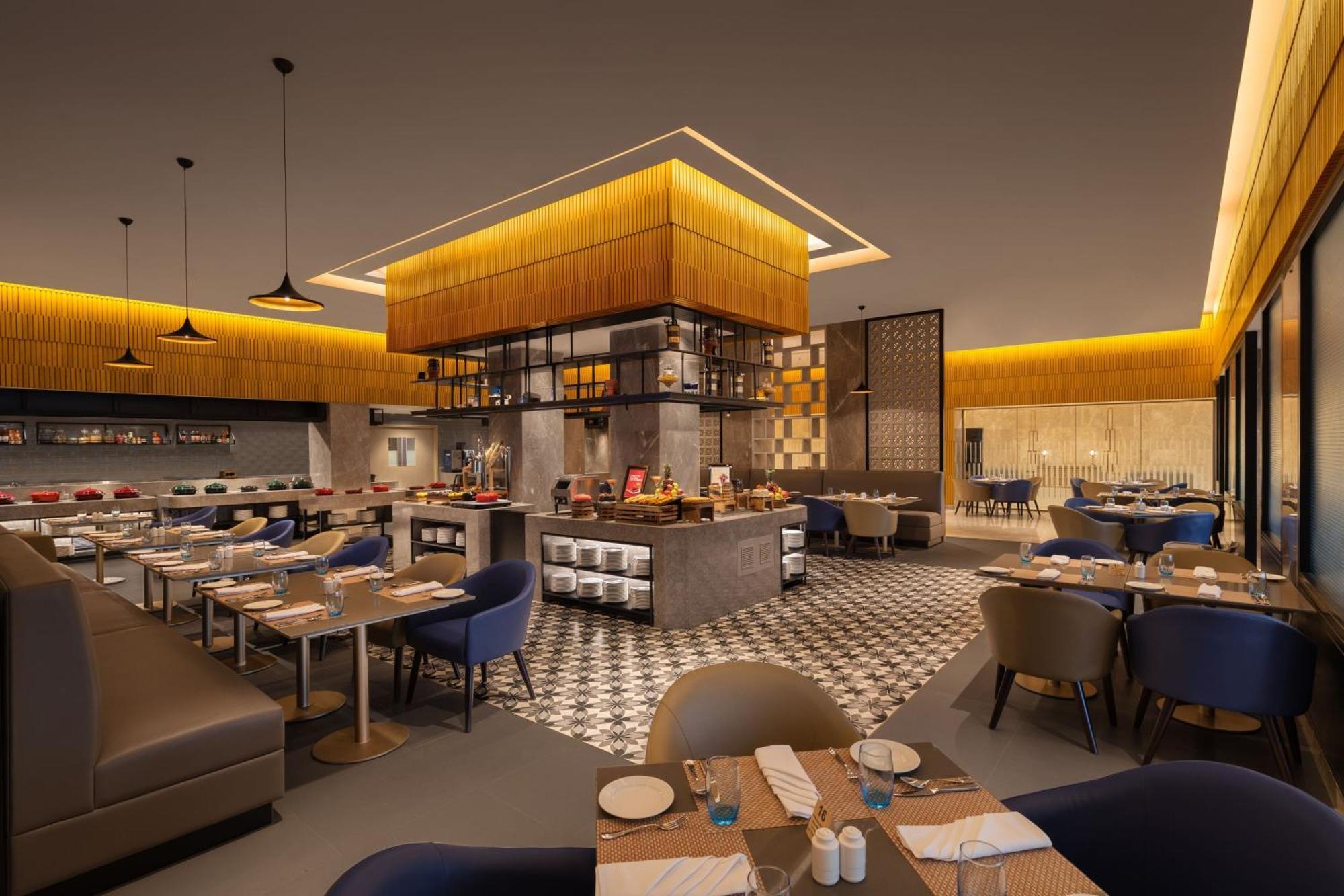 Courtyard By Marriott Tiruchirappalli Bagian luar foto