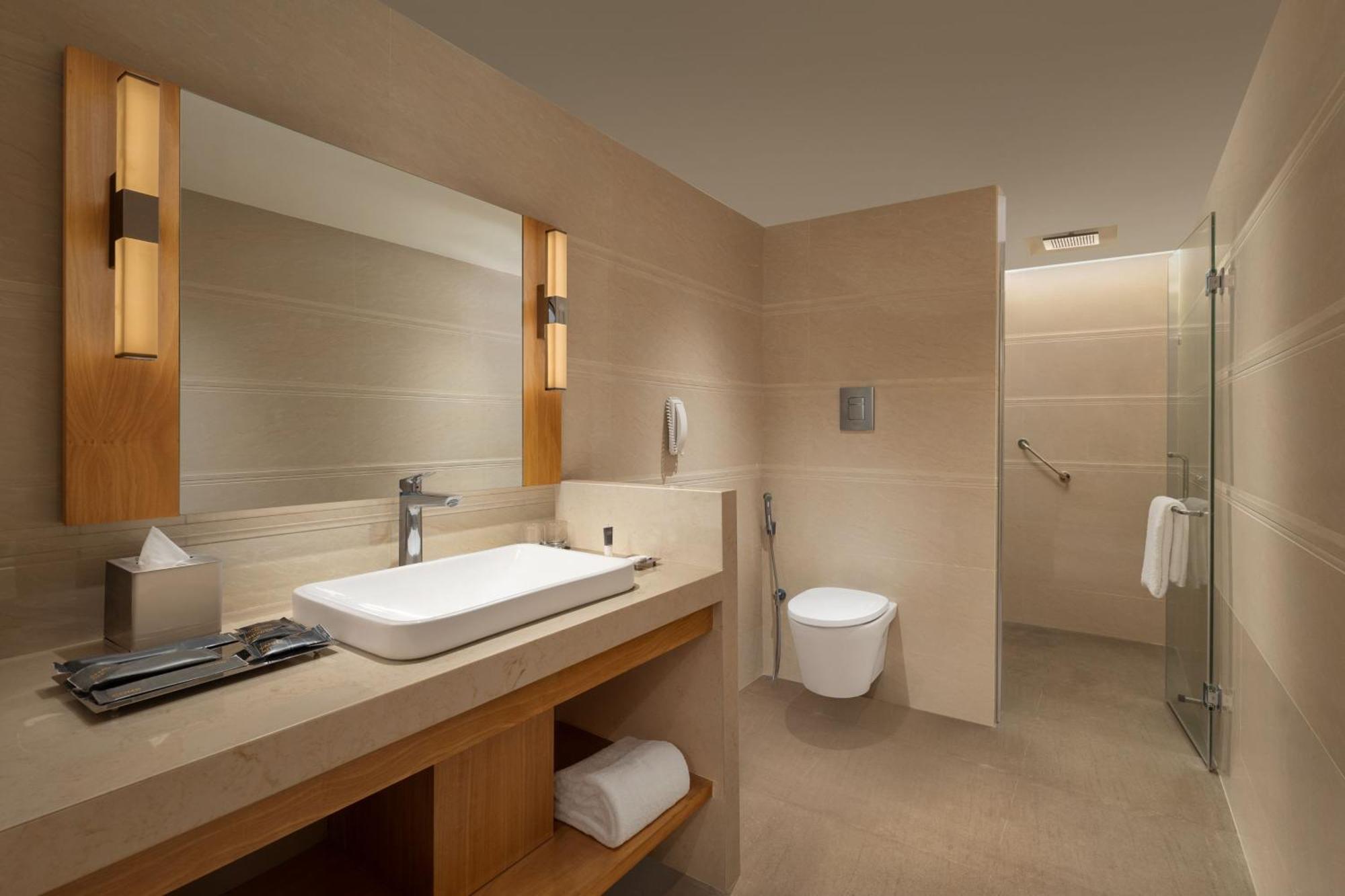 Courtyard By Marriott Tiruchirappalli Bagian luar foto