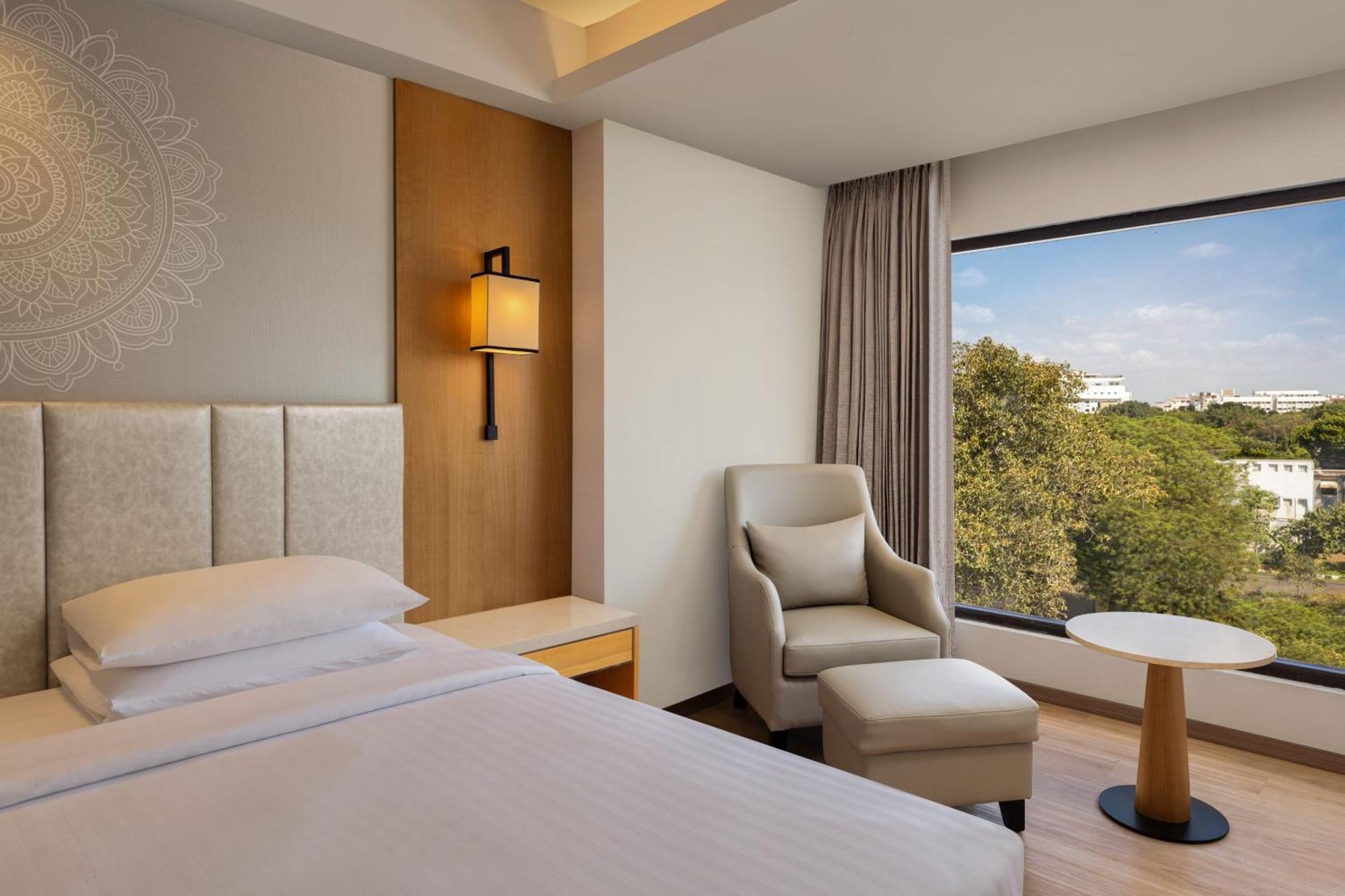 Courtyard By Marriott Tiruchirappalli Bagian luar foto