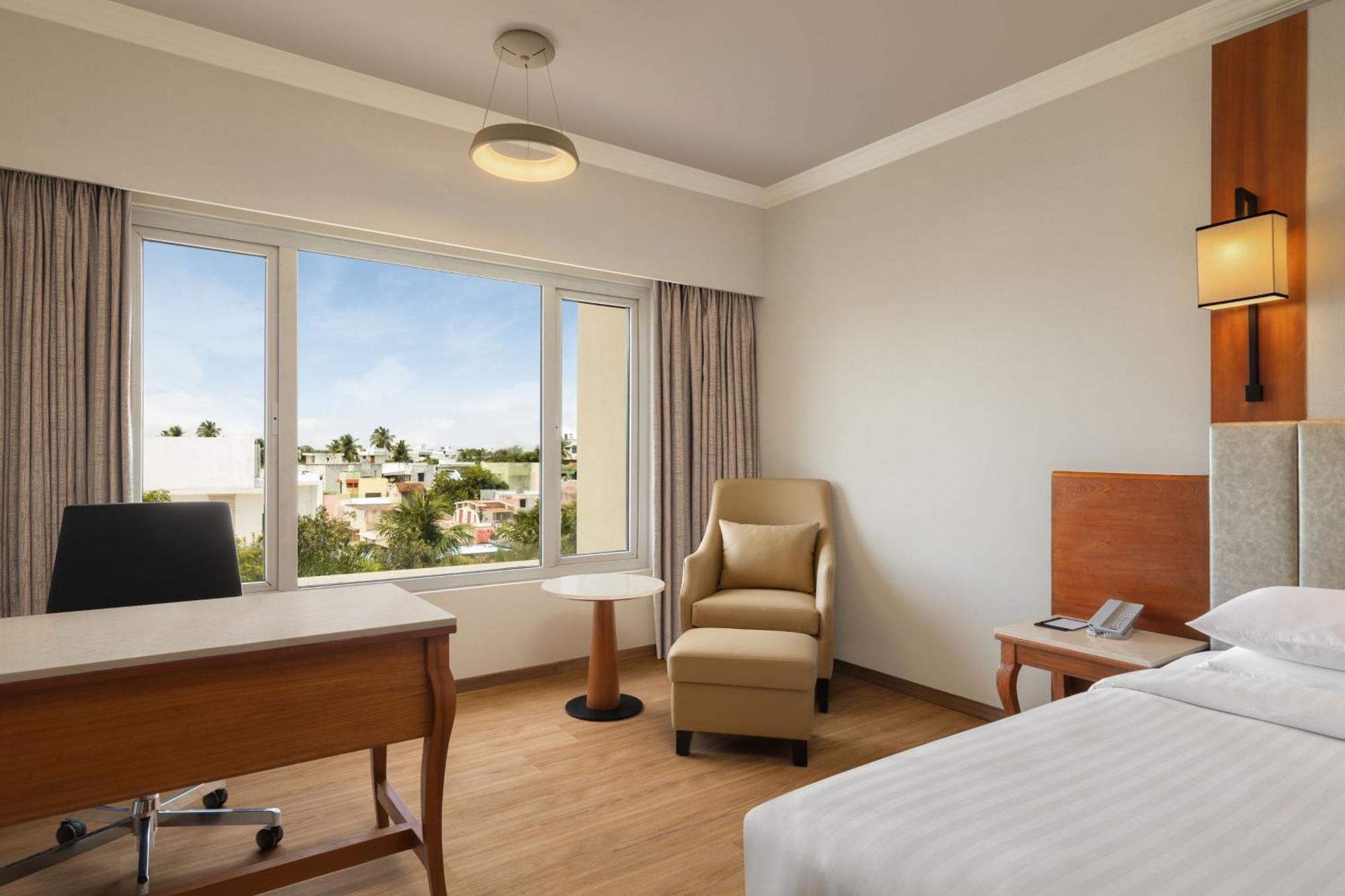 Courtyard By Marriott Tiruchirappalli Bagian luar foto