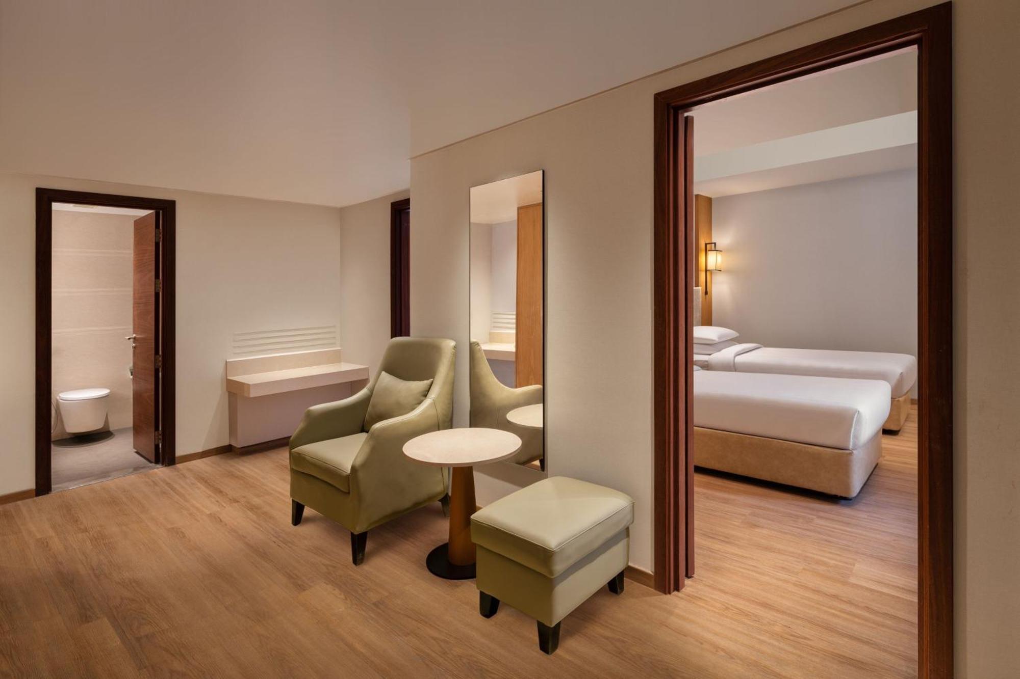 Courtyard By Marriott Tiruchirappalli Bagian luar foto