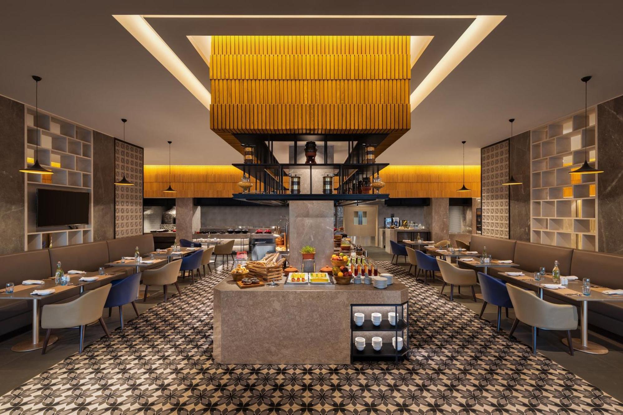Courtyard By Marriott Tiruchirappalli Bagian luar foto