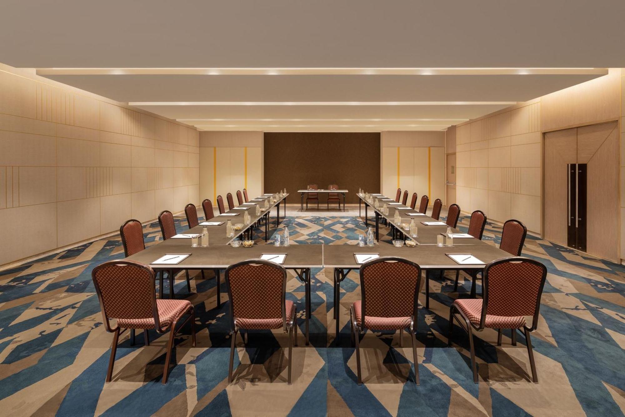 Courtyard By Marriott Tiruchirappalli Bagian luar foto