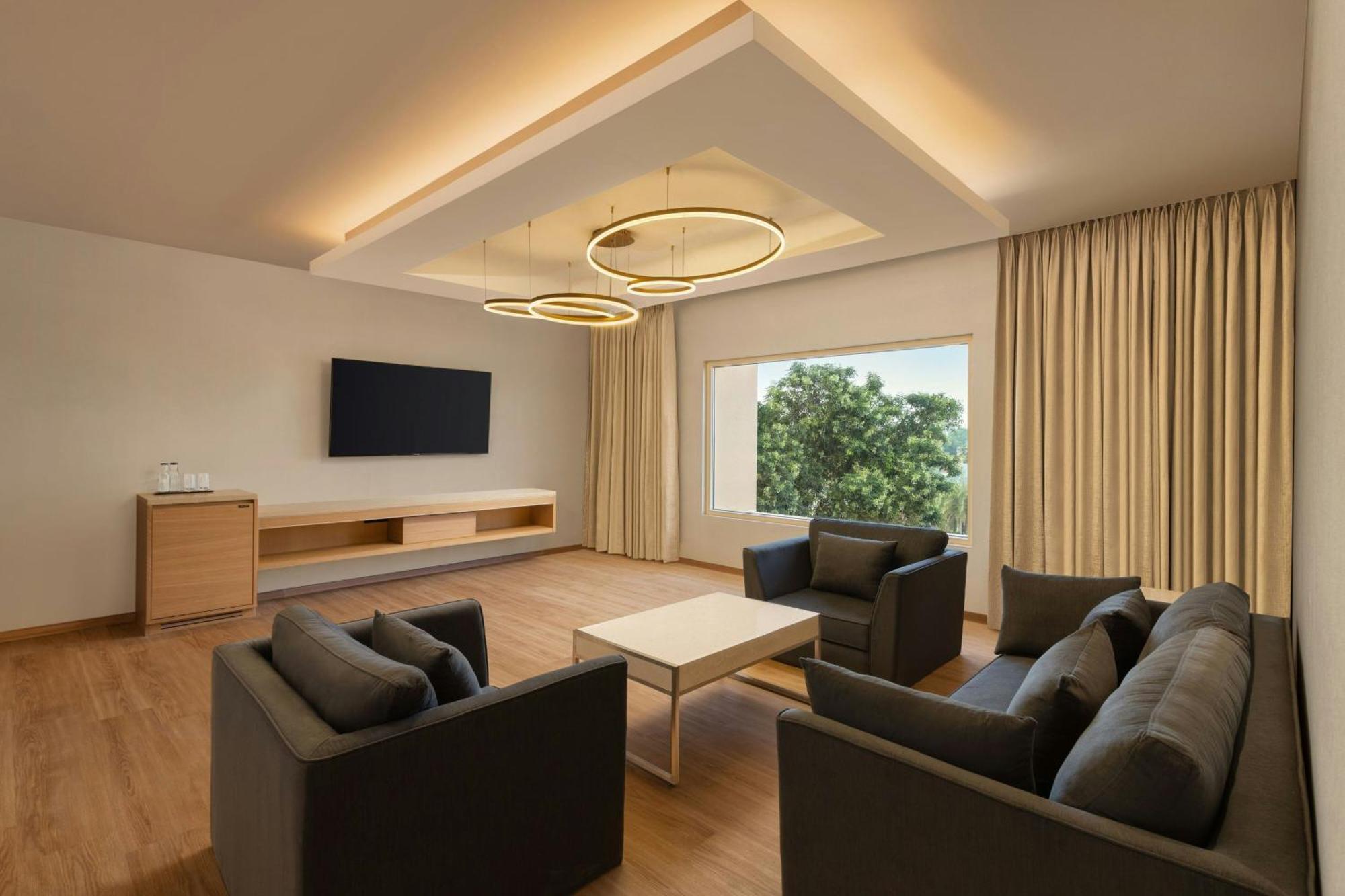 Courtyard By Marriott Tiruchirappalli Bagian luar foto