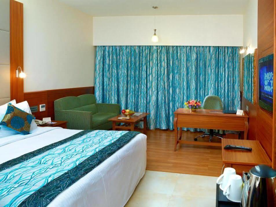 Courtyard By Marriott Tiruchirappalli Bagian luar foto