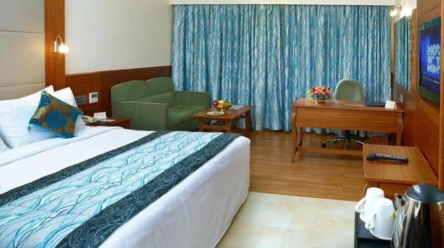 Courtyard By Marriott Tiruchirappalli Bagian luar foto